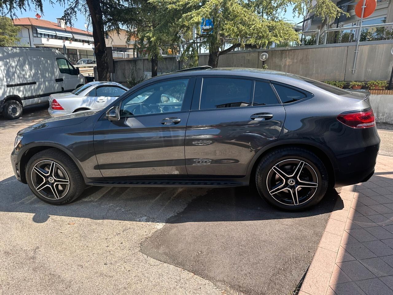 Mercedes-benz GLC 300 d (2.0 245cv.) 4Matic Coupé Premium AMG *TETTO *360° *NIGHT-PAKET *AMBIENT LIGHT