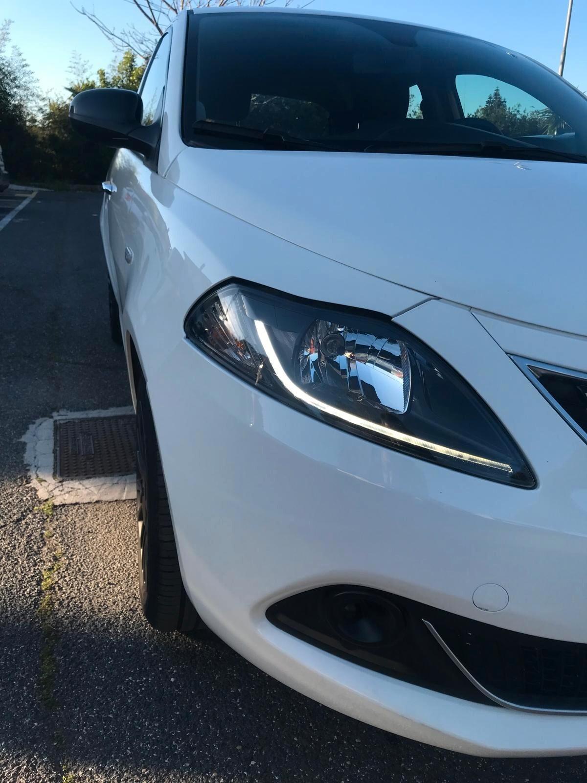 Lancia Ypsilon 1.0 FireFly 5 porte S&S Hybrid Ecochic Silver