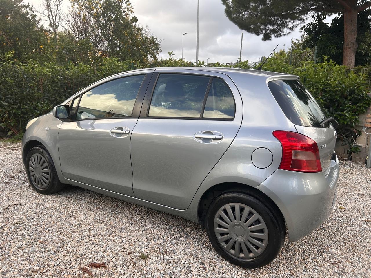 Toyota Yaris 1.0 5 porte