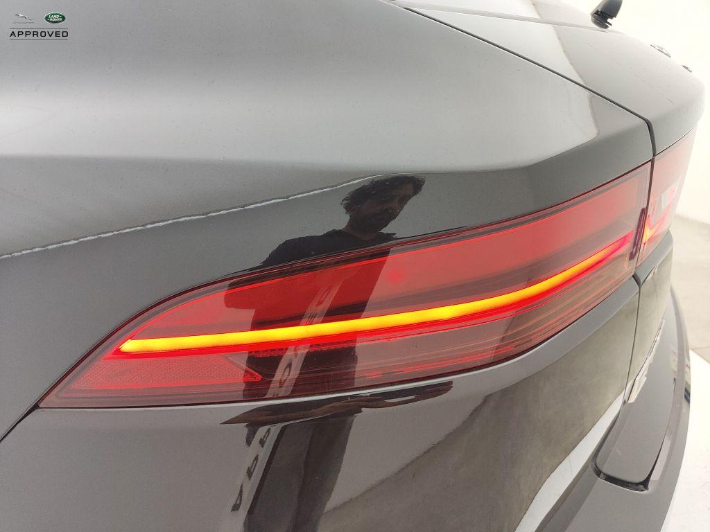 JAGUAR E-Pace (X540) - E-Pace 2.0 AWD aut. R-Dynamic
