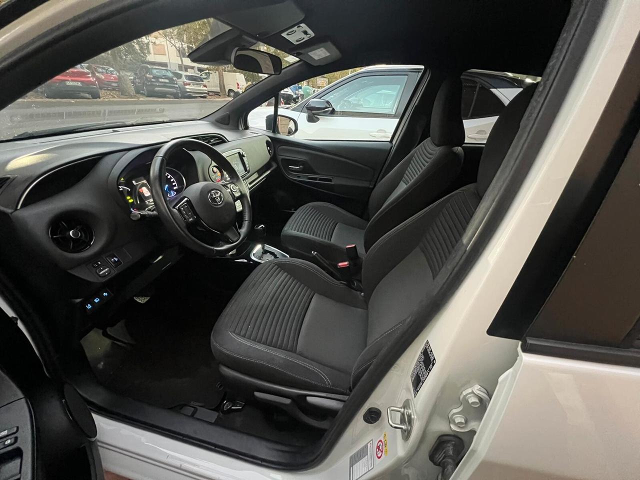 Toyota Yaris 1.5 Hybrid Style / Y20 BITONE