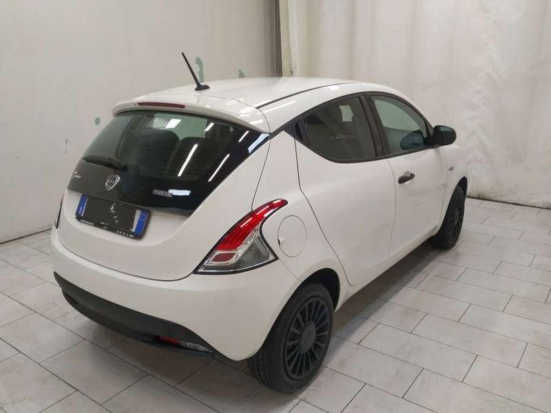 Lancia Ypsilon 1.0 firefly hybrid Silver s&s 70cv