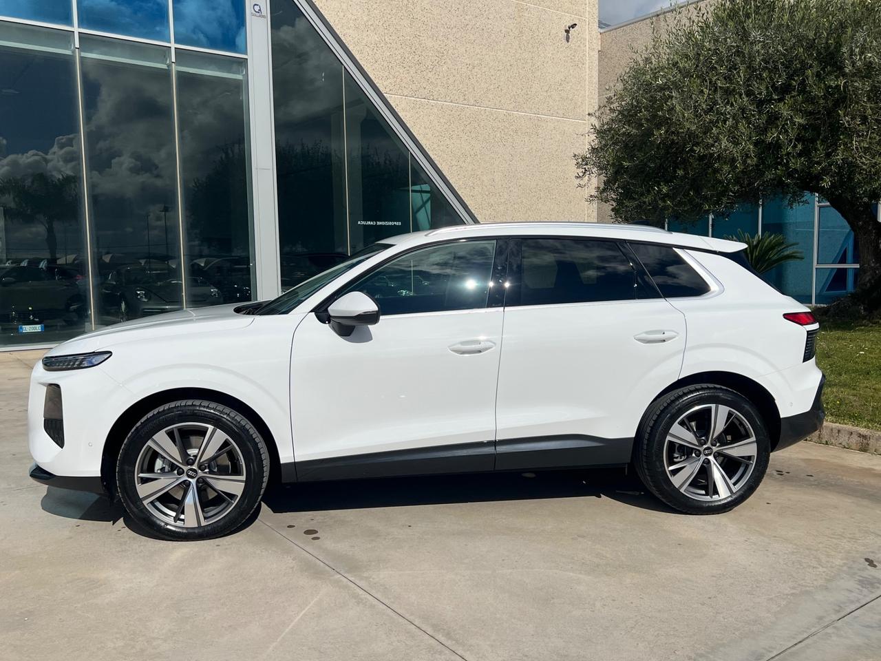 Audi Q3 TDI 150Cv S tronic Business possibilità noleggio no scoring