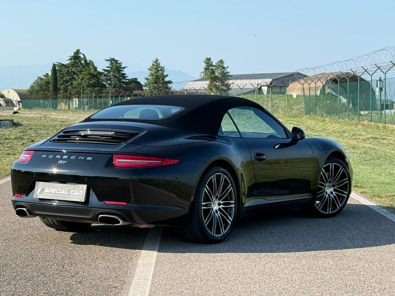Porsche 911 3.4 Carrera Cabriolet Black Edition