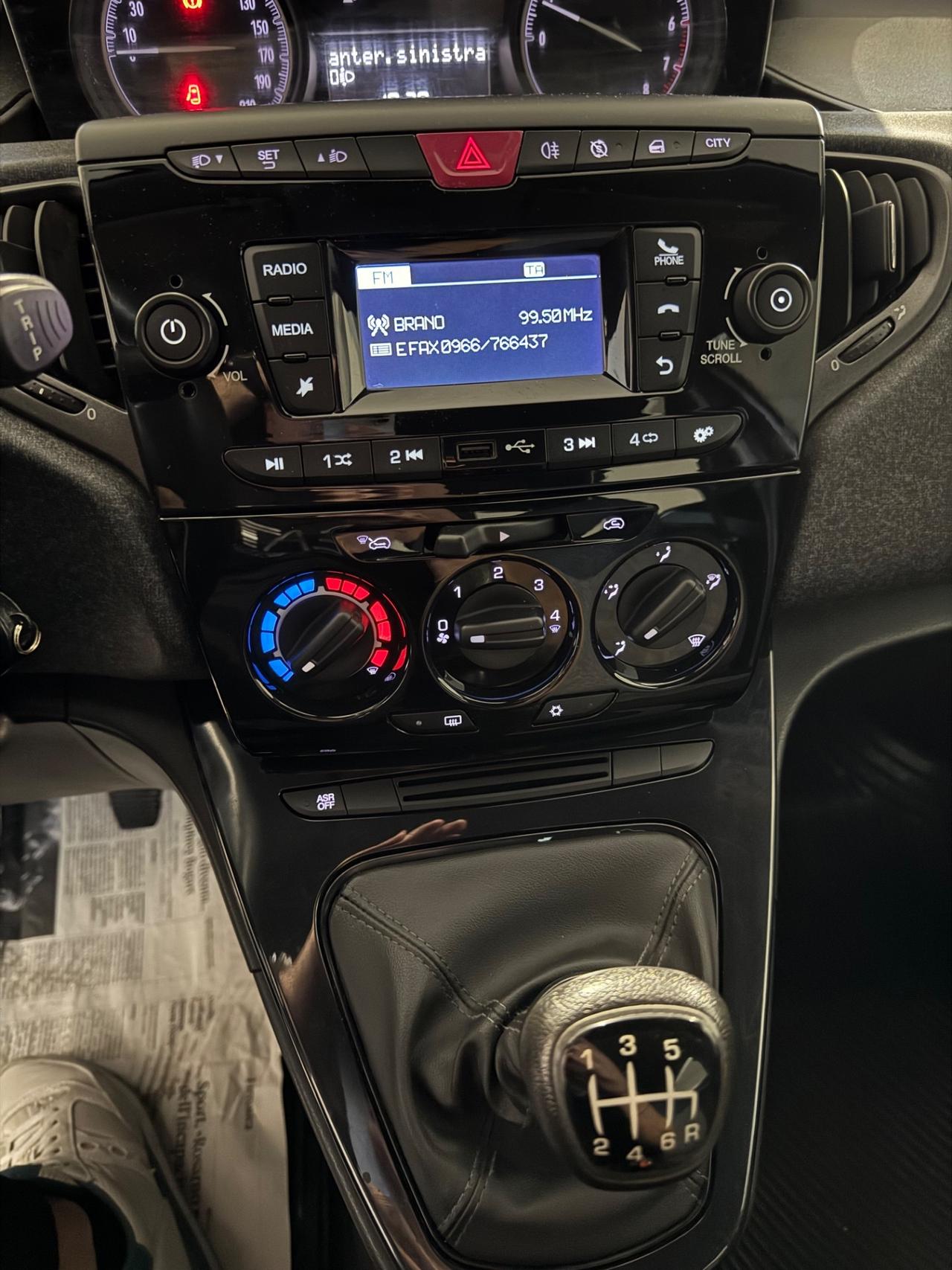 Lancia Ypsilon 1.0 FireFly 5 porte S&S Hybrid Gold