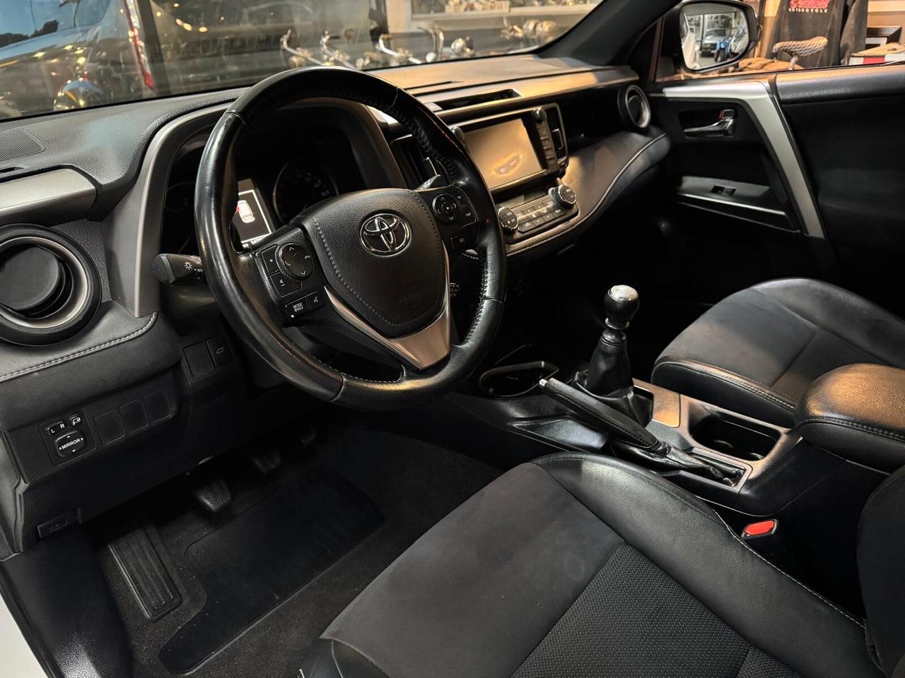 Toyota RAV 4 2.0 D-4D 2WD Lounge MY '17 UNICOPR. PARI AL NUOVO