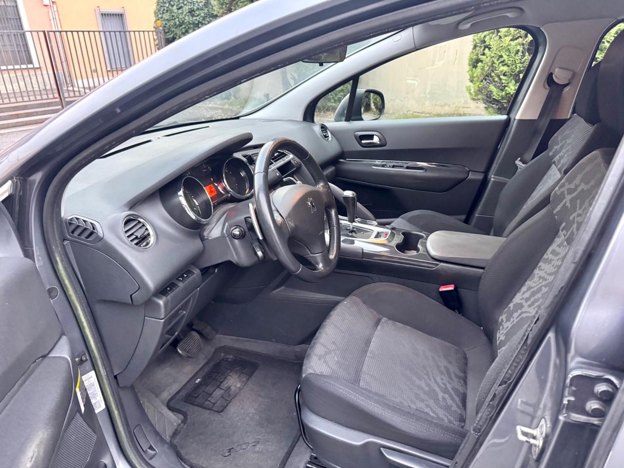 Peugeot 3008 1.6 e-HDi 112CV cambio robotizzato Stop&Start Allure