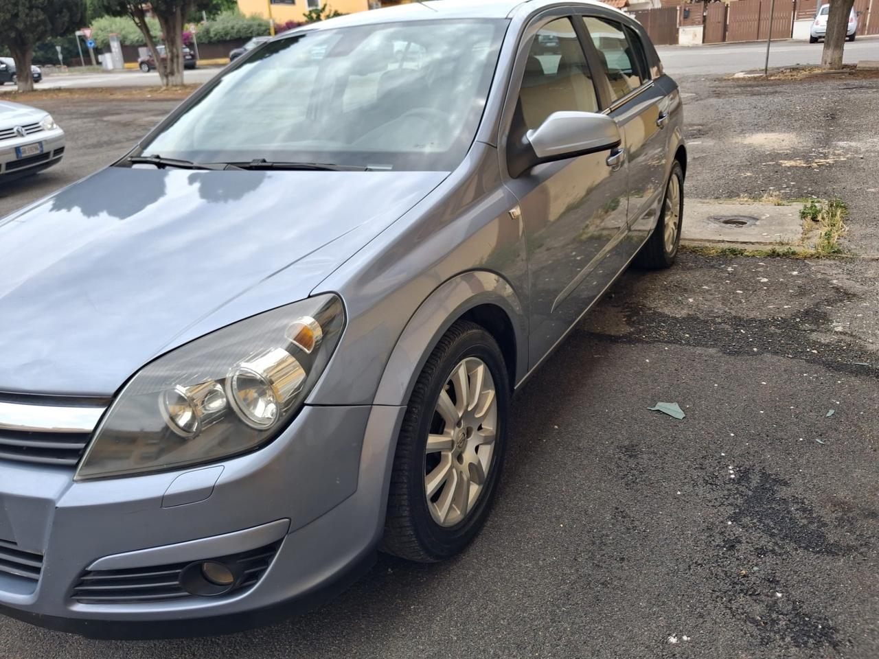 Opel Astra 1.6 16V Twinport 5 porte Cosmo