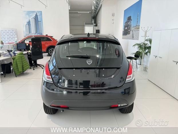 Lancia Ypsilon 1.0 FireFly 5 porte S&S Hybrid Oro