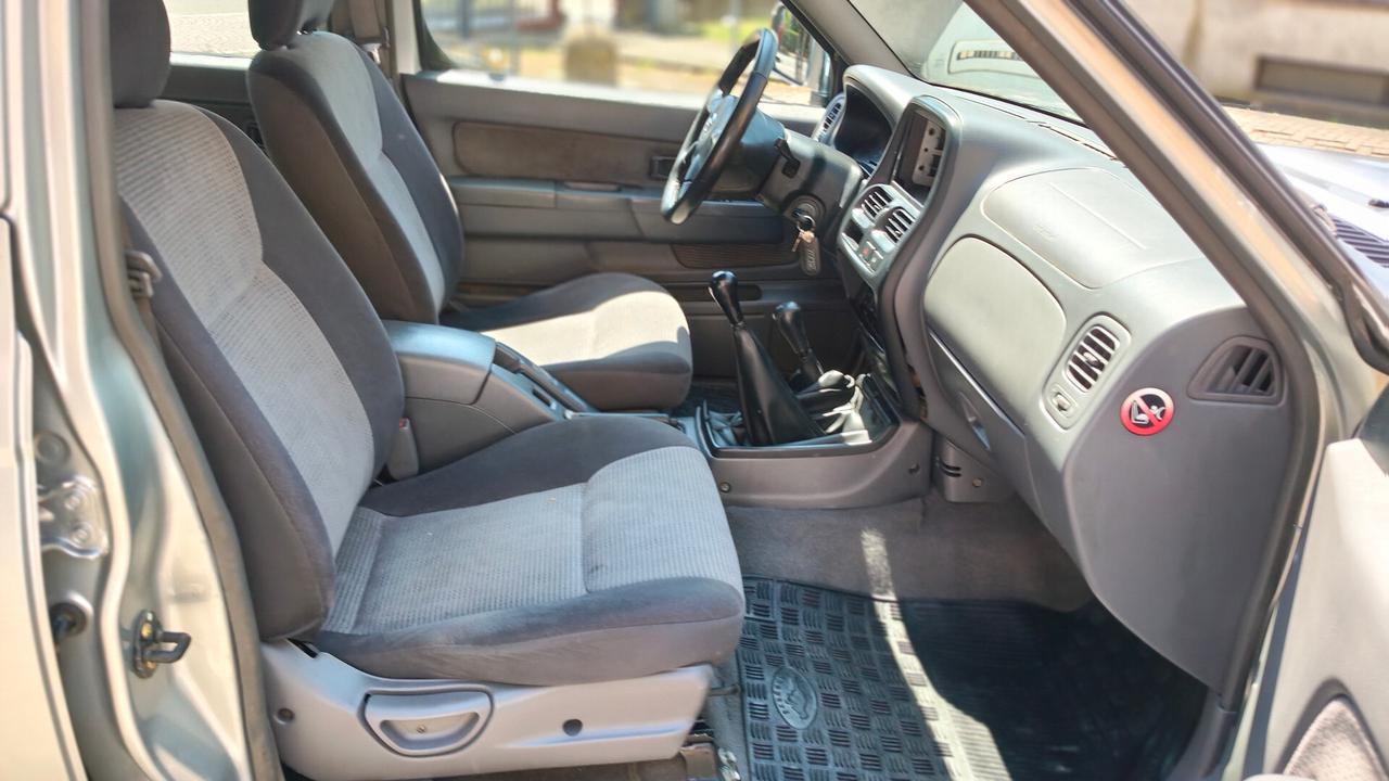 Nissan Navara Double Cab 2.5 td 133cv