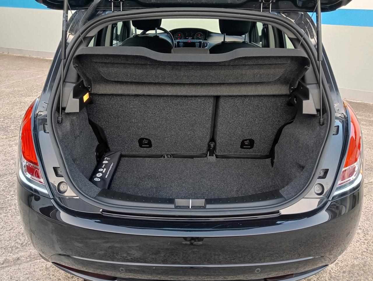 Lancia Ypsilon 1.0 FireFly 5 porte S&S Hybrid Ecochic Gold