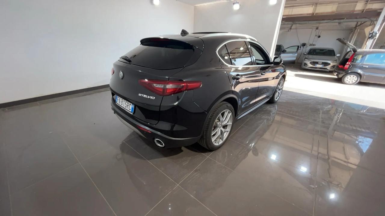 Alfa Romeo Stelvio 2.2 Turbodiesel 210 CV AT8 Q4 Executive