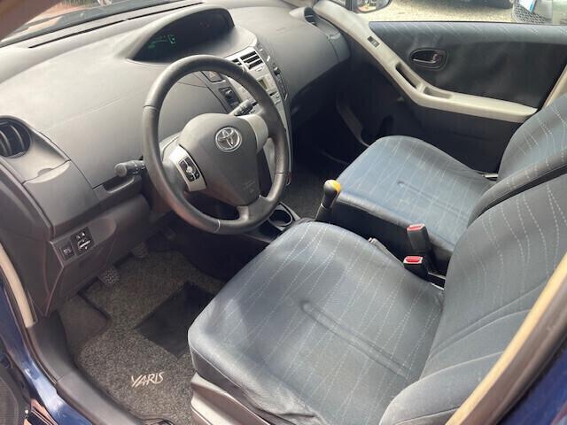 Toyota Yaris 1.0 5 porte