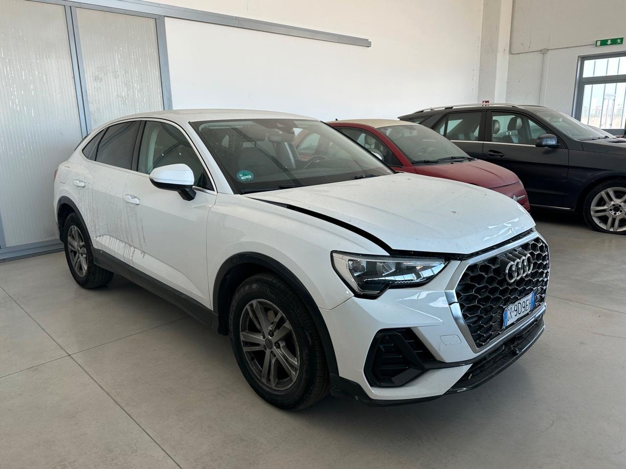 Audi Q3 spb 35 2.0 tdi danni al radiatore e alla traversa
