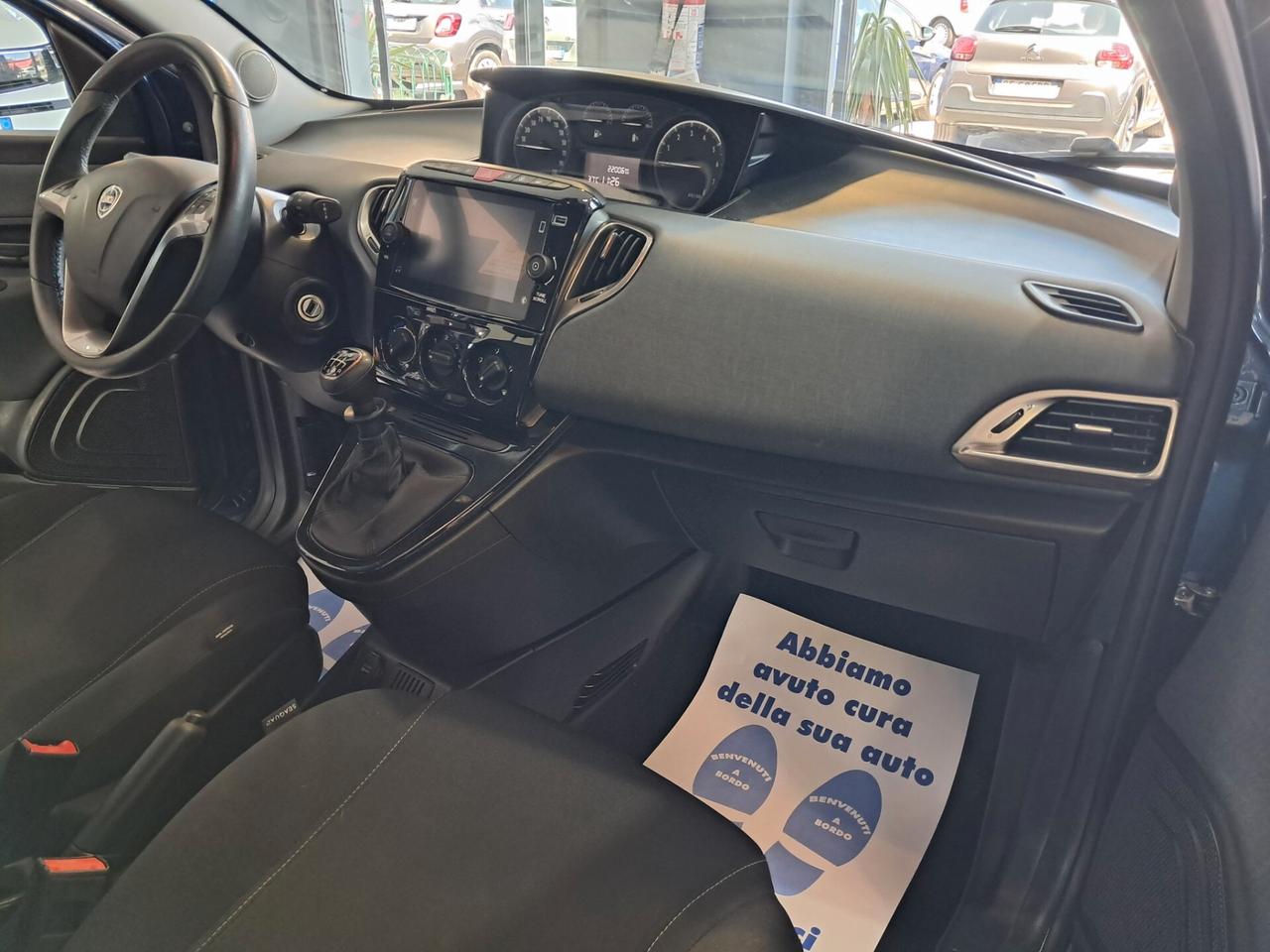 Lancia Ypsilon 1.0 FireFly Hybrid 70 cv Gold