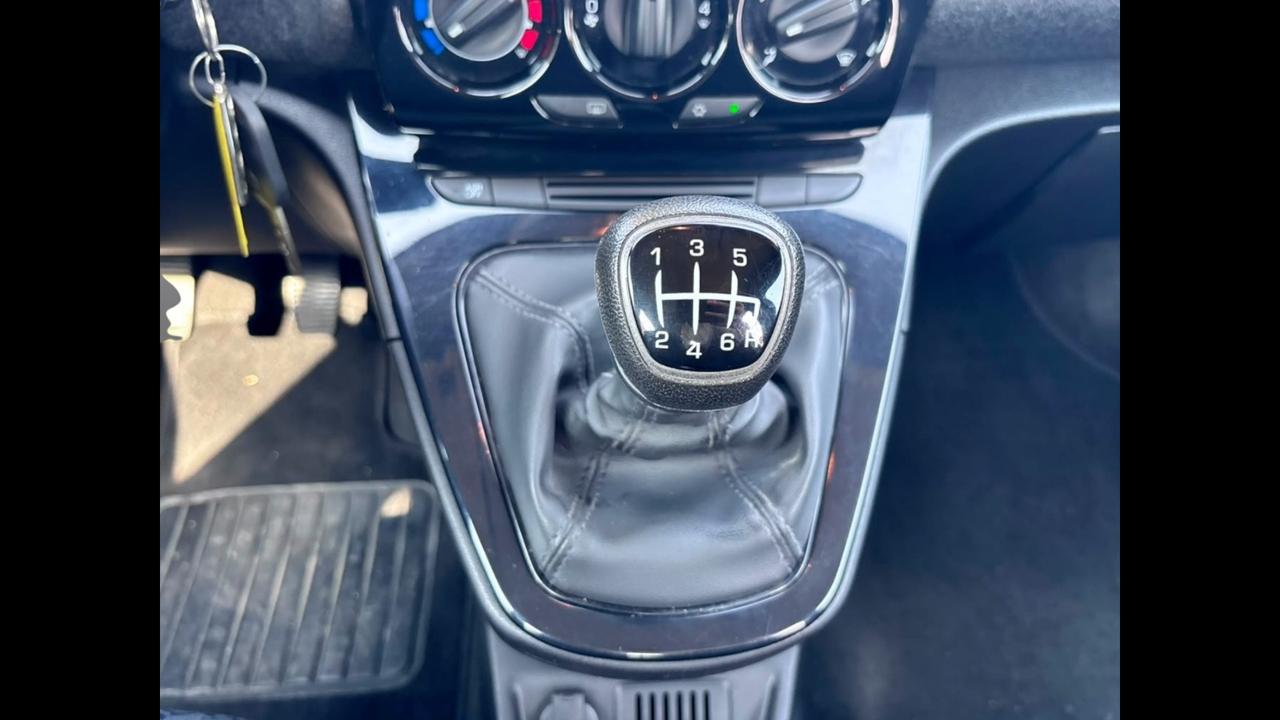 LANCIA Ypsilon III 2021 - Ypsilon 1.0 firefly hybrid Silver s&s 70cv