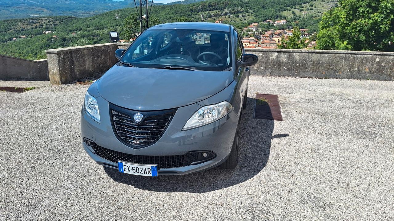 Lancia Ypsilon 0.9 TwinAir 85 CV 5 porte Metano Ecochic Elefantino