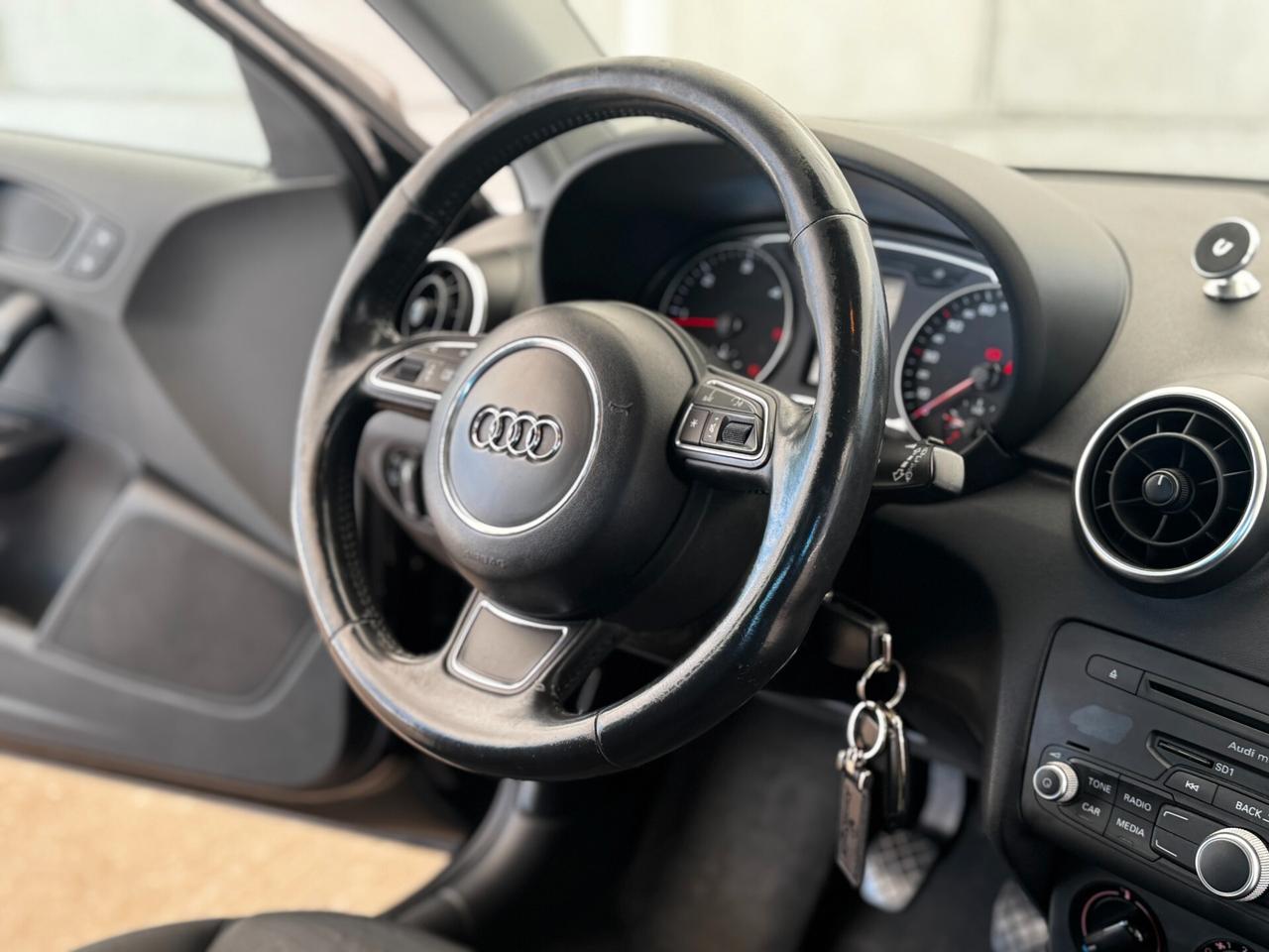 Audi A1 1.6 TDI Attraction 90 cv - 2012