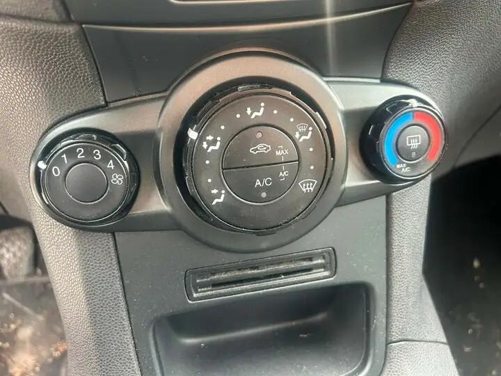 Ford Fiesta 1.5 TDCi 75CV 5 porte Titanium