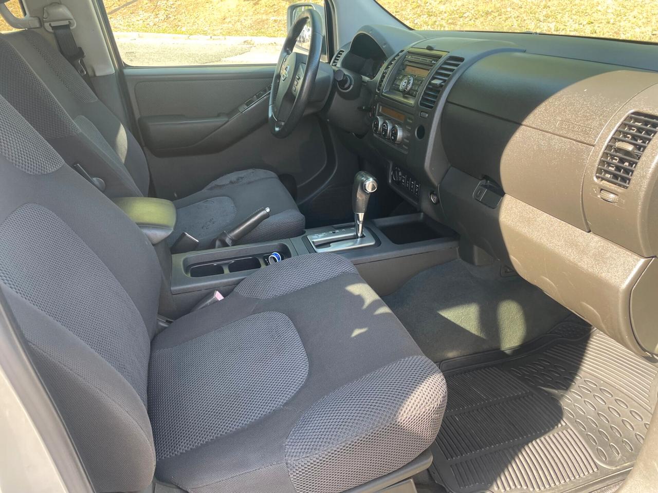 Nissan Navara 2.5 dCi 4 porte Double Cab LE CAMBIO AUTOMATICO + GANCIO TRAINO