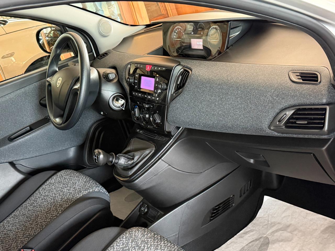 Lancia Ypsilon 1.2 69 cv. EcoChic SILVER (Imp. GPL)