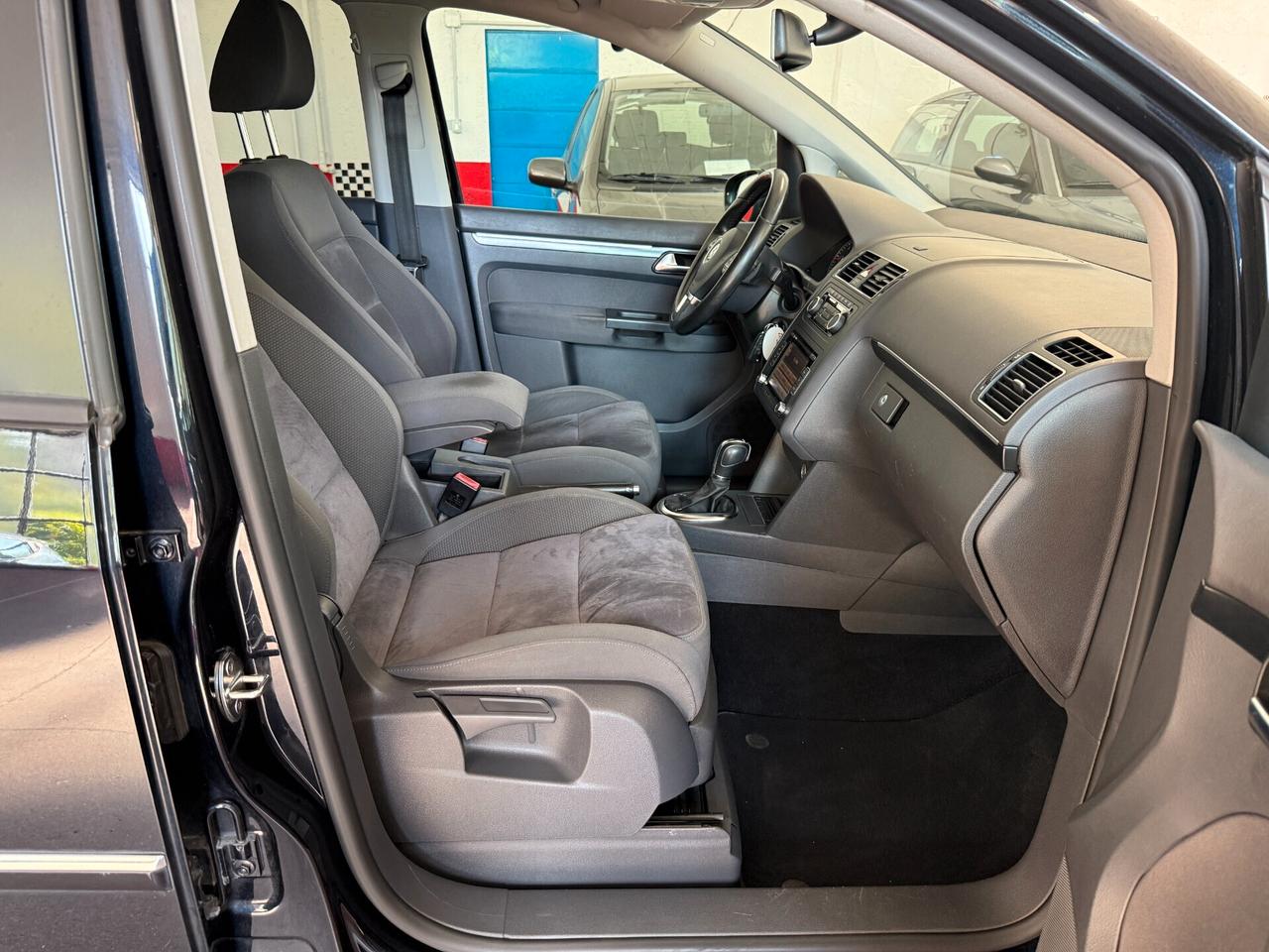 Volkswagen Touran 2.0 TDI 170 CV DSG - CINGHIA OK