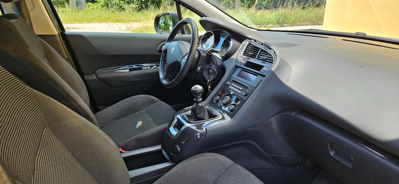 Peugeot 5008 1.6 HDi 112CV Access