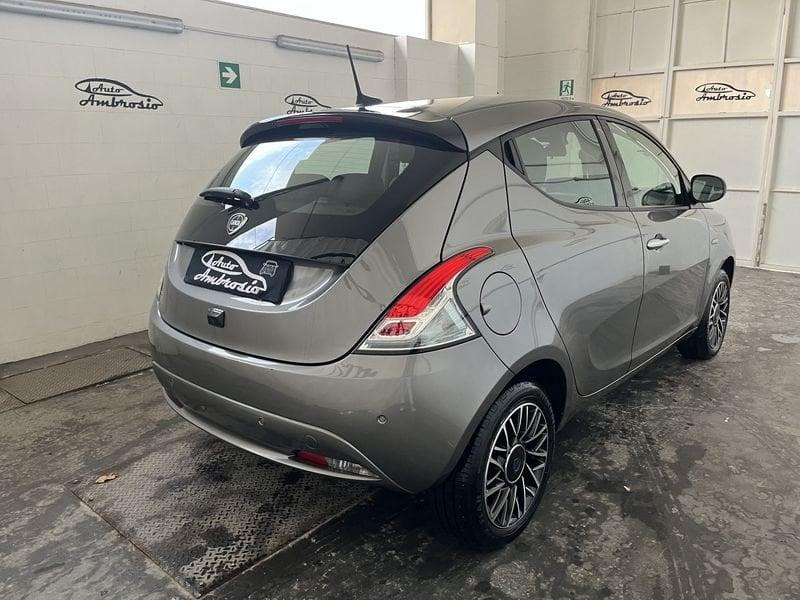 Lancia Ypsilon 1.0 FireFly 5 porte S&S Hybryd Gold