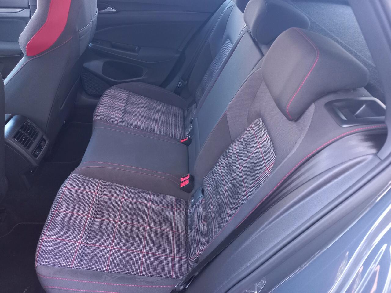 Volkswagen Golf GTI 2.0 TSI DSG