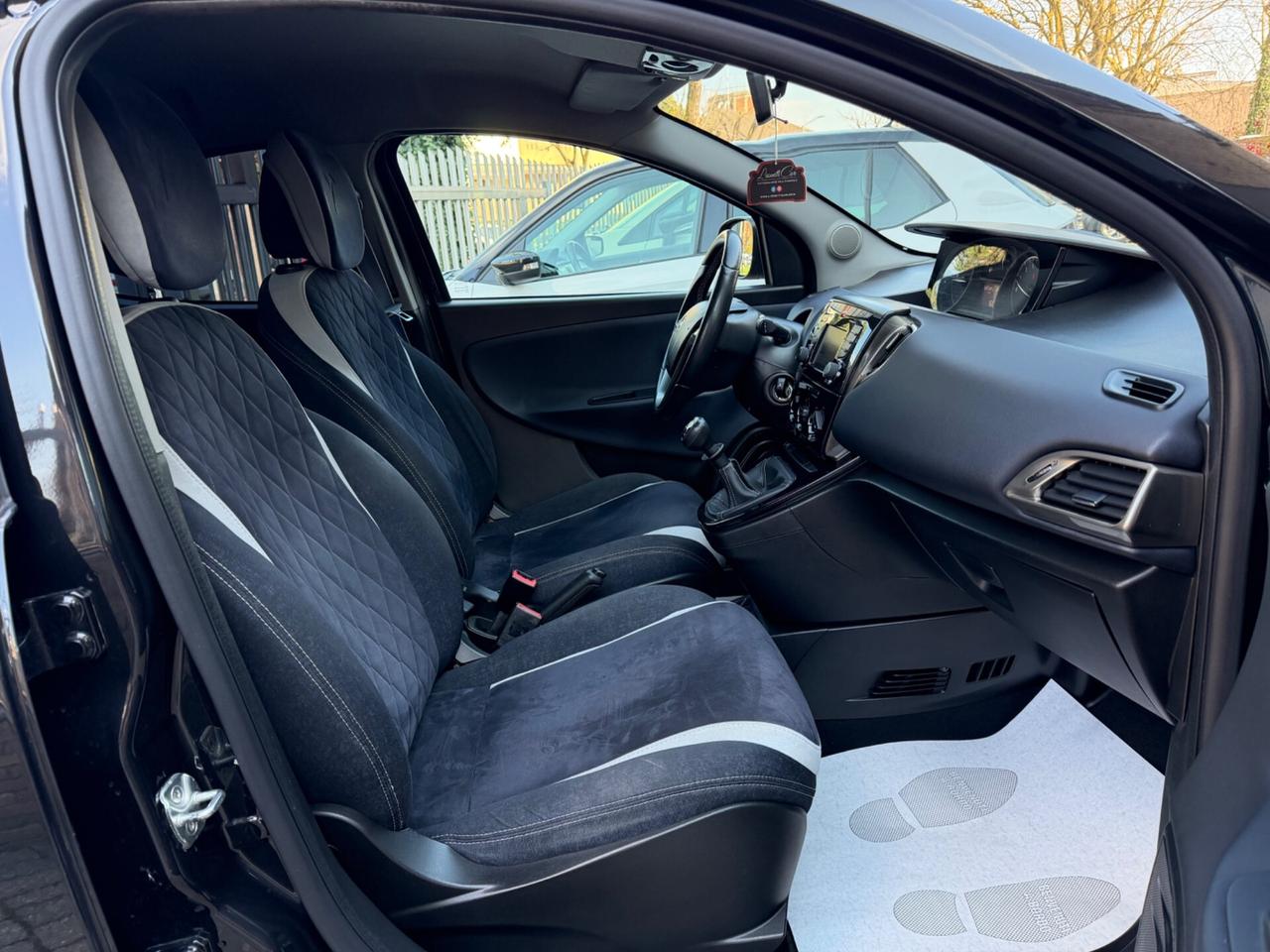 Lancia Ypsilon 1.2 69 CV 5 porte Mya