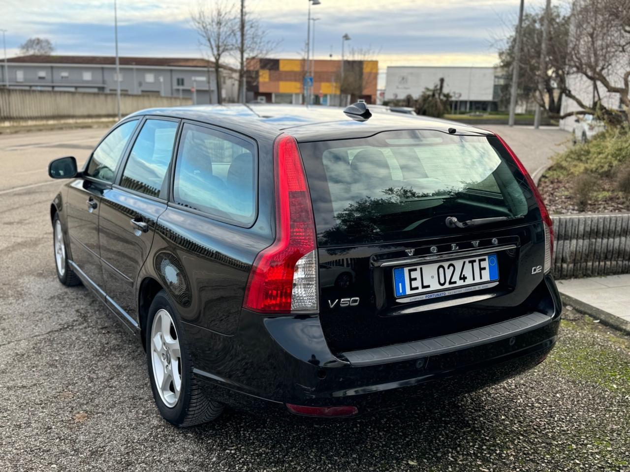 Volvo V50 1.6D 115cv Neopatentati