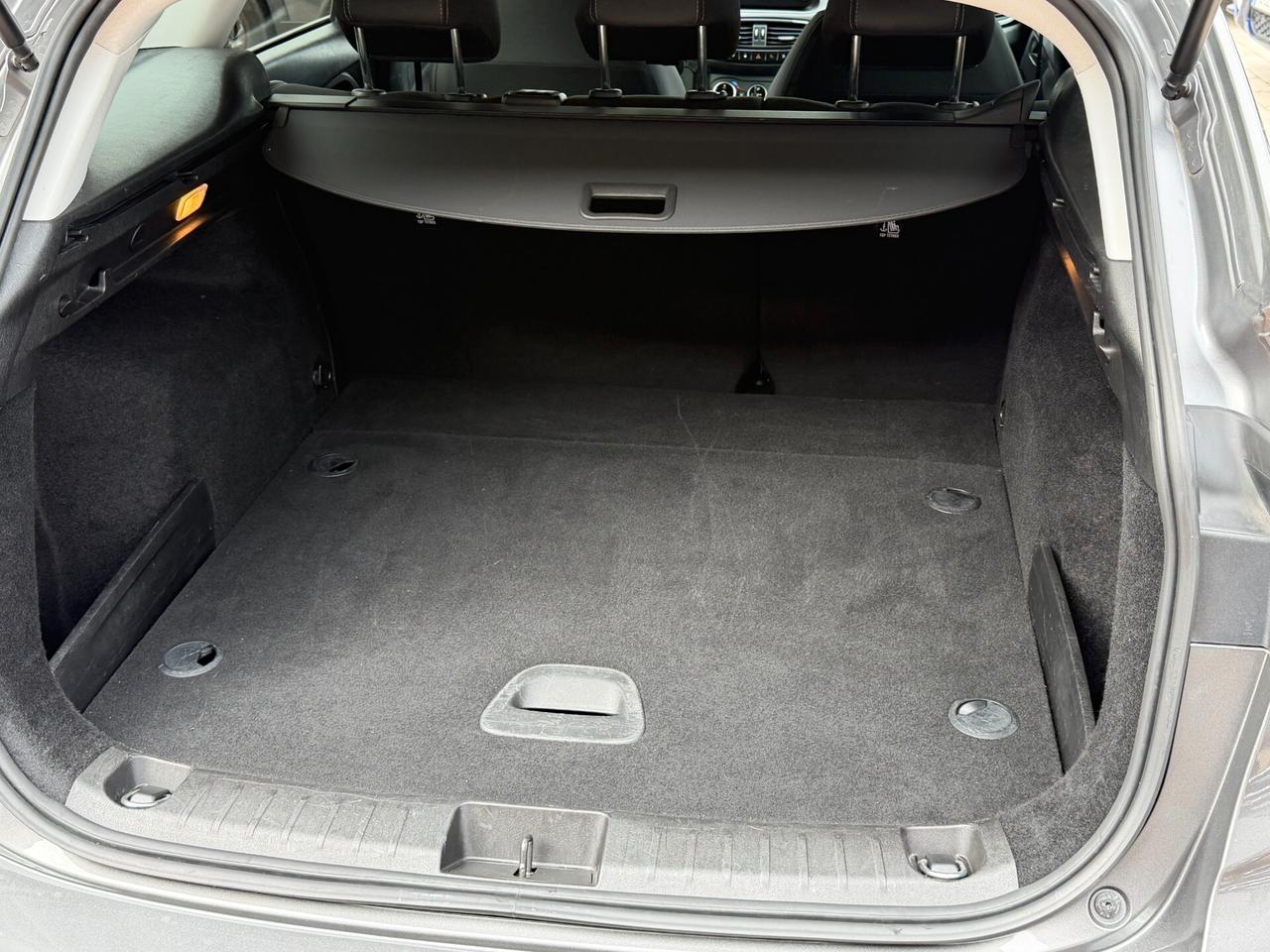 Fiat Tipo SW 1.6 M.JET 130 cv. CROSS (Autocarro 5 posti N1)
