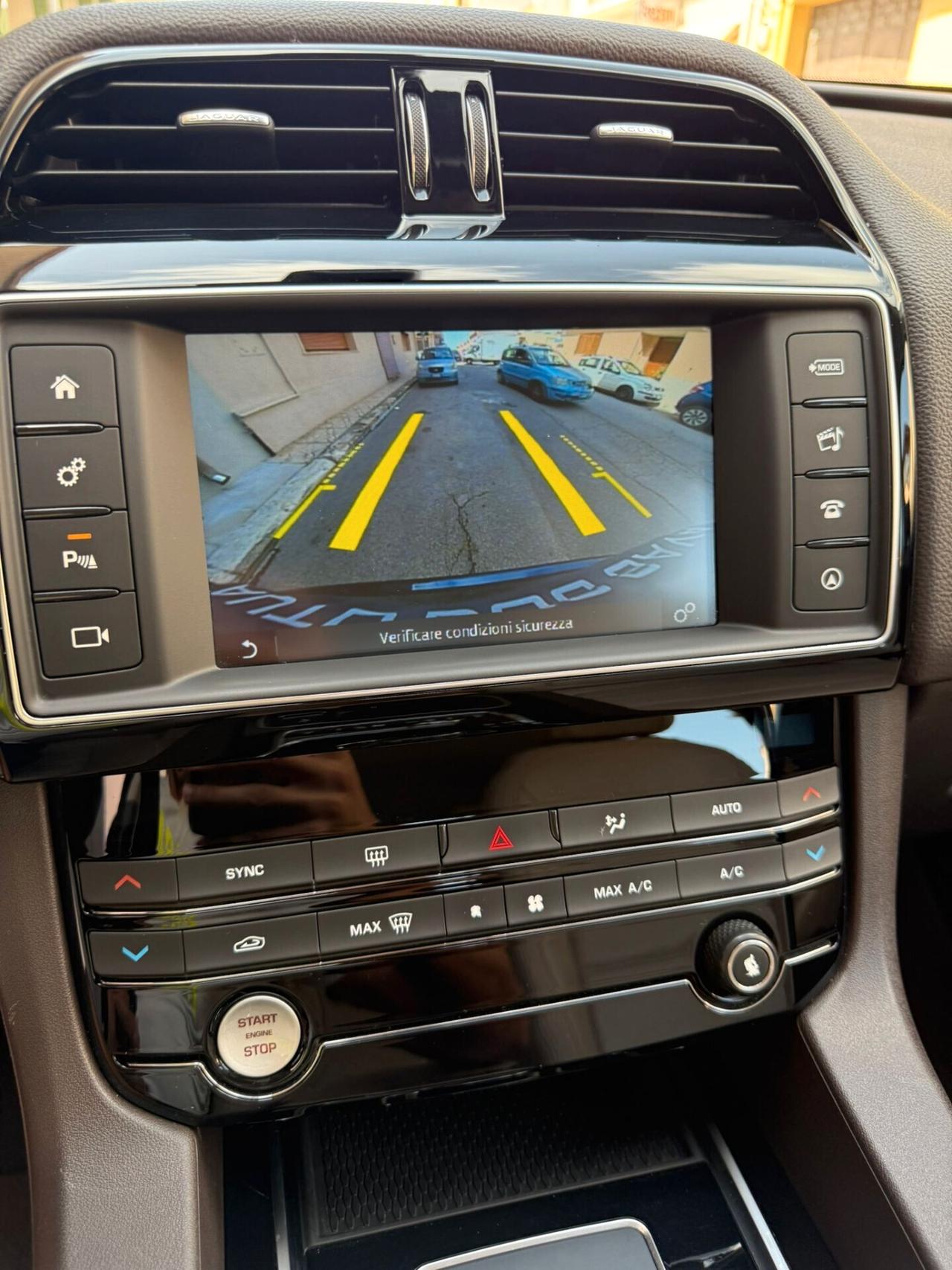 Jaguar F-Pace 2.0 D 180 CV Prestige