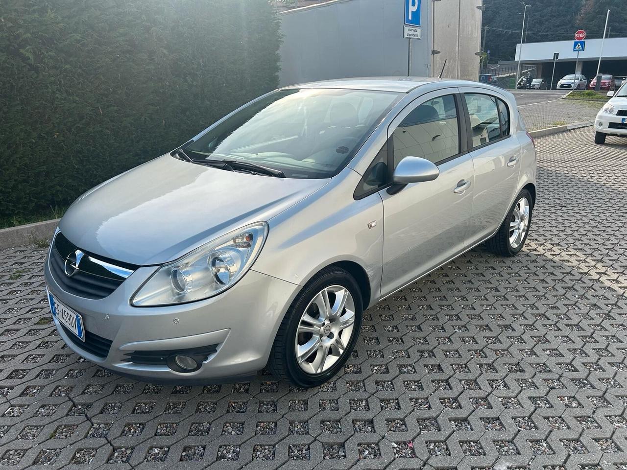 Opel Corsa 1.2 5 porte Cosmo