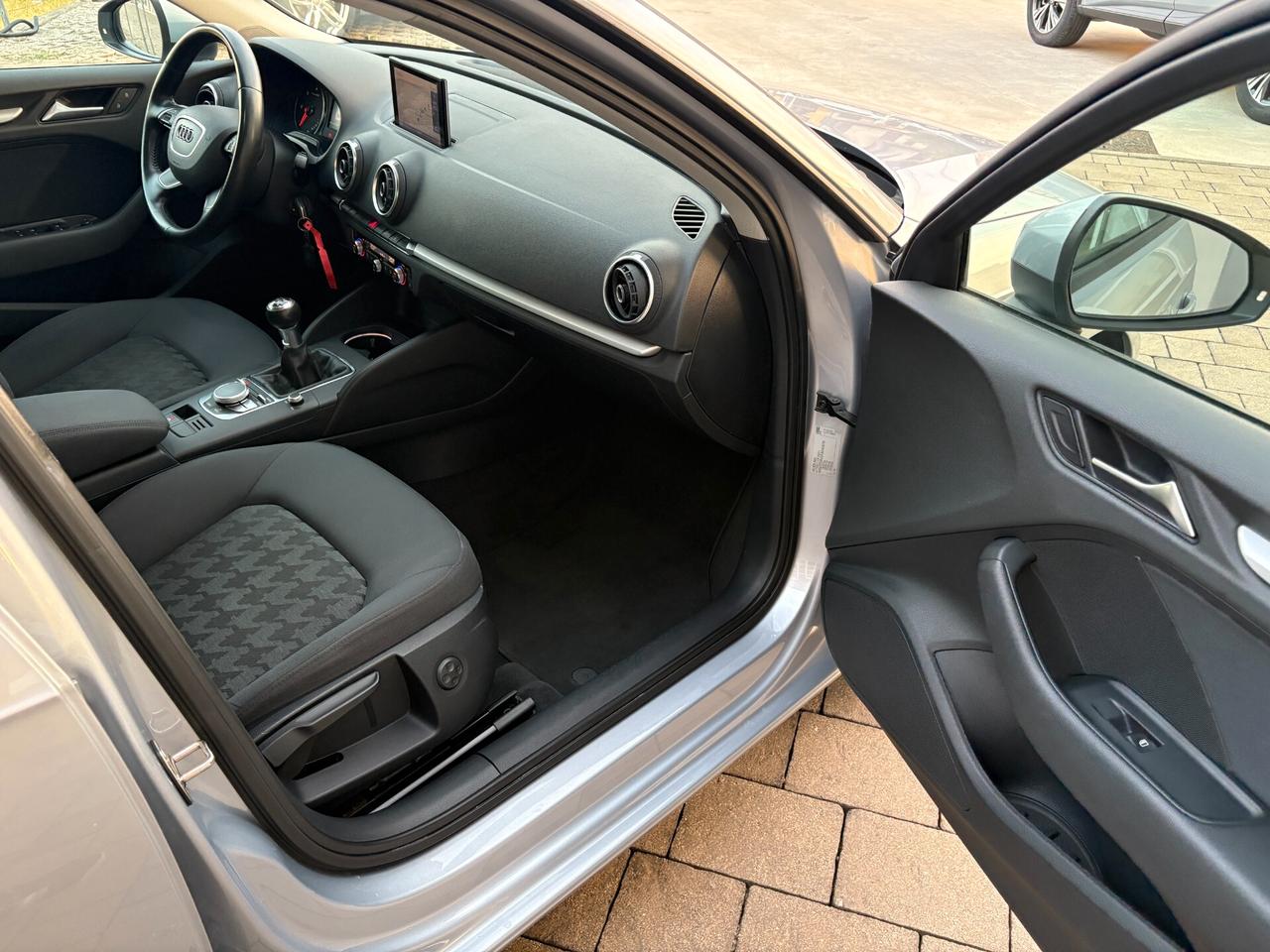 Audi A3 Sportback 1.6 TDI 110cv Ambiente