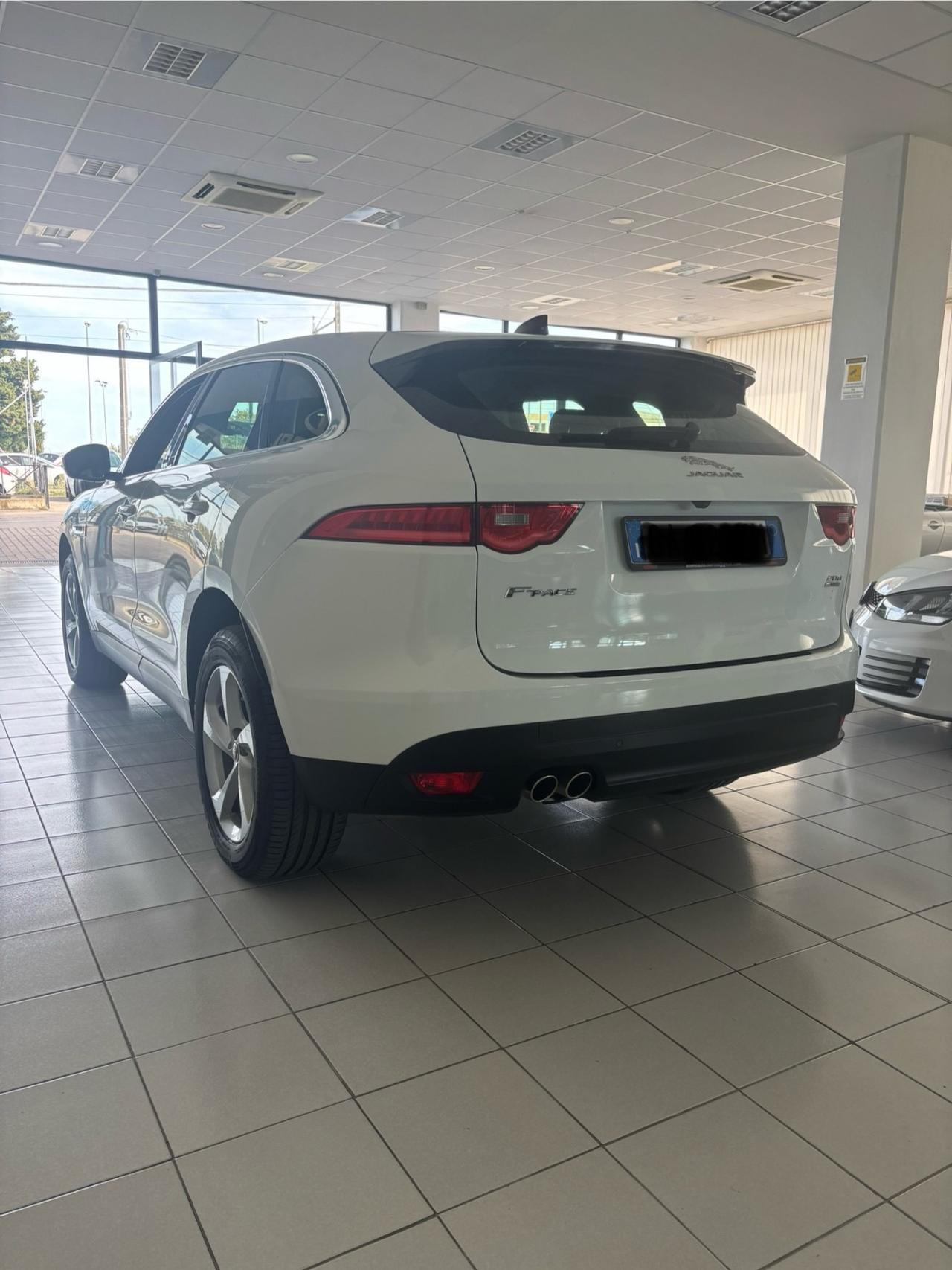 Jaguar F-Pace 2.0 D 180 CV AWD aut. Chequered Flag