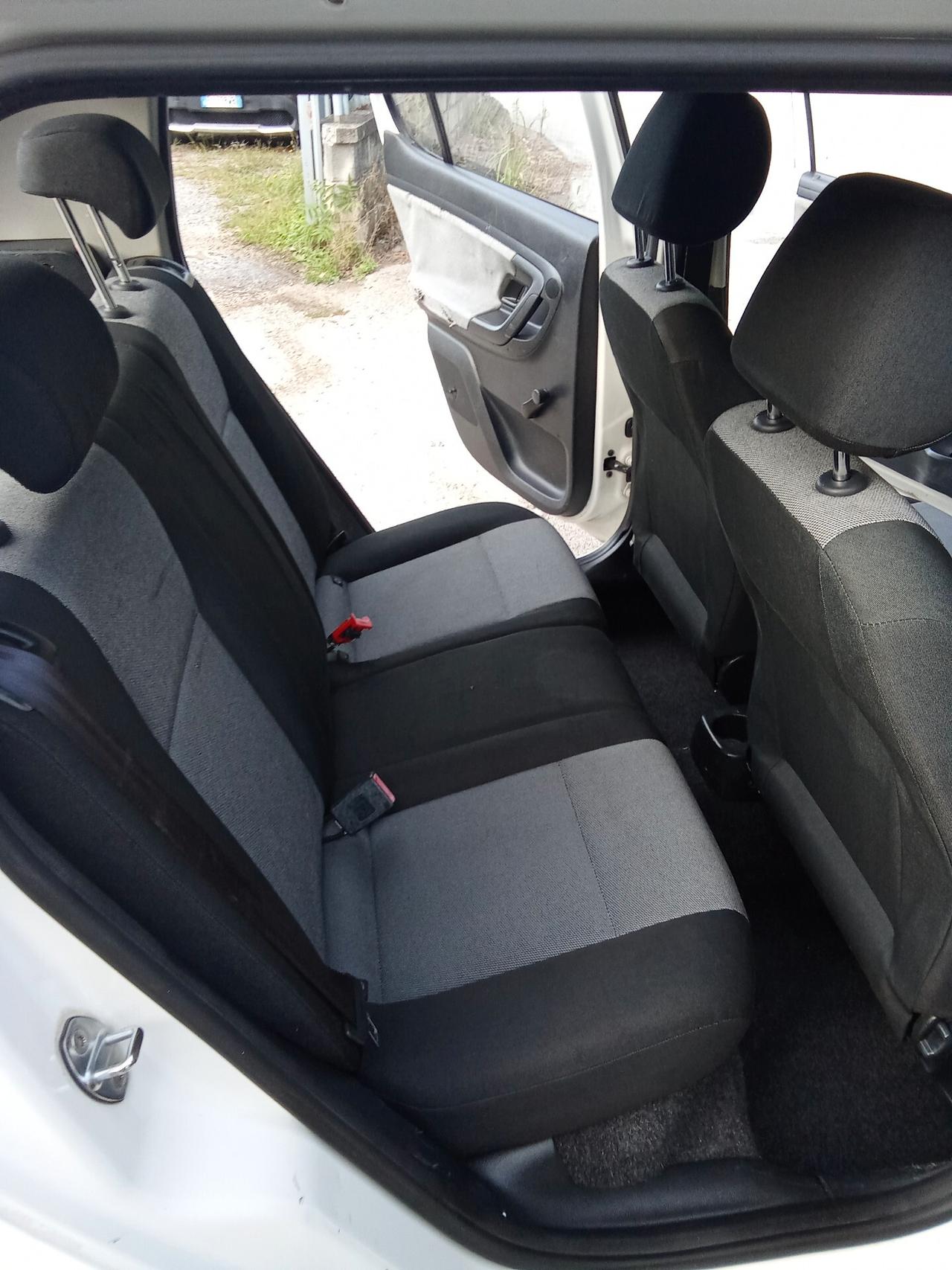 Skoda Fabia 1.6 TDI 75CV N1 011