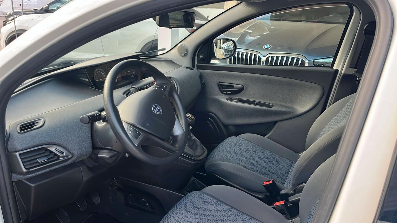 Lancia Ypsilon 1.0 FireFly 5 porte S&S Hybrid Ecochic Silver