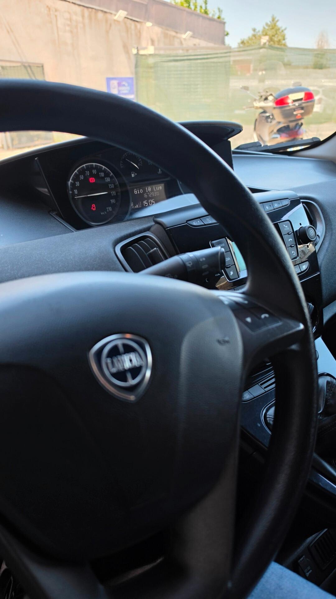 Lancia Ypsilon 1.2 69 CV 5 porte GPL Ecochic Elefantino Blu