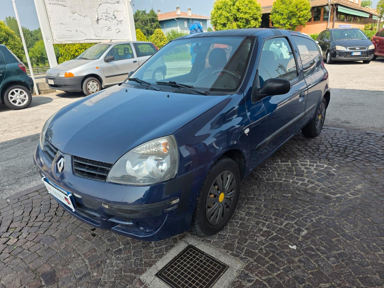 Renault Clio Storia 1.2 3 porte con 265.000km Gpl