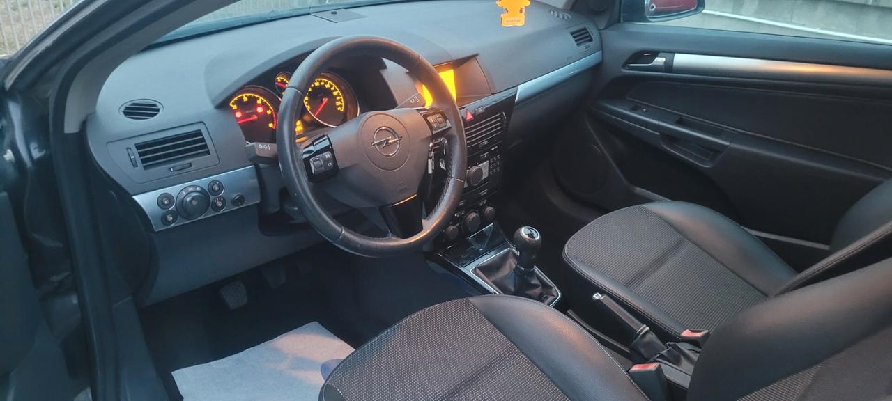 Opel Astra GTC 1.7 CDTI 101CV 3 porte Cosmo