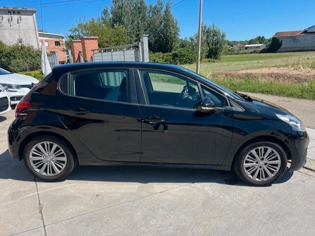 Peugeot 208 PureTech 82 5 porte Allure