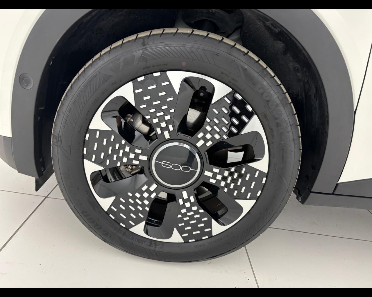 FIAT 600 1.2 hybrid La Prima 110cv auto