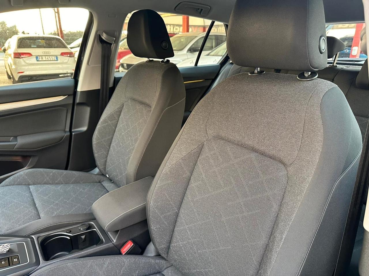 VOLKSWAGEN Golf 2.0 TDI 115 CV SCR Life DSG