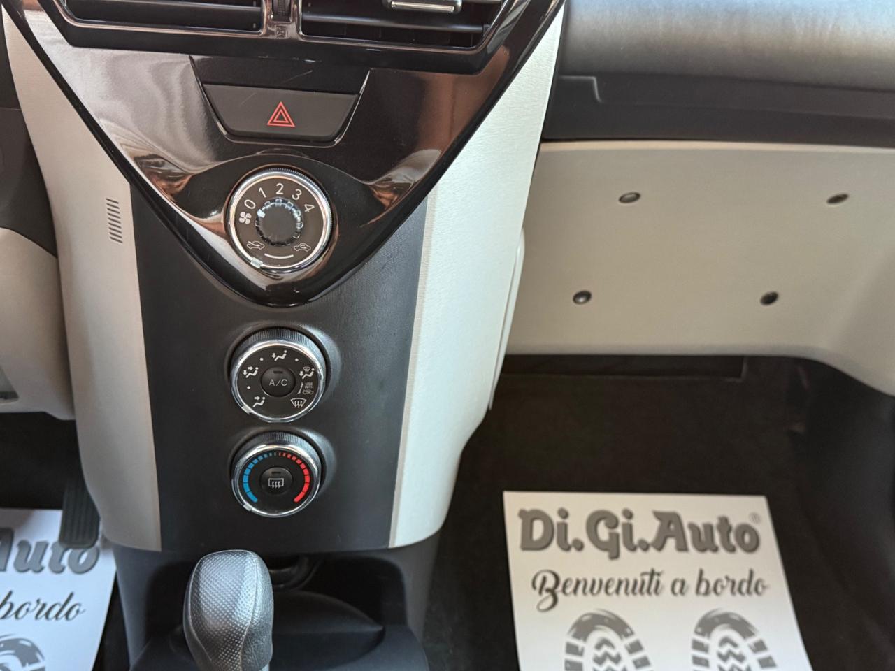 Toyota iQ 1.0 CVT Trend Automatica - 2012