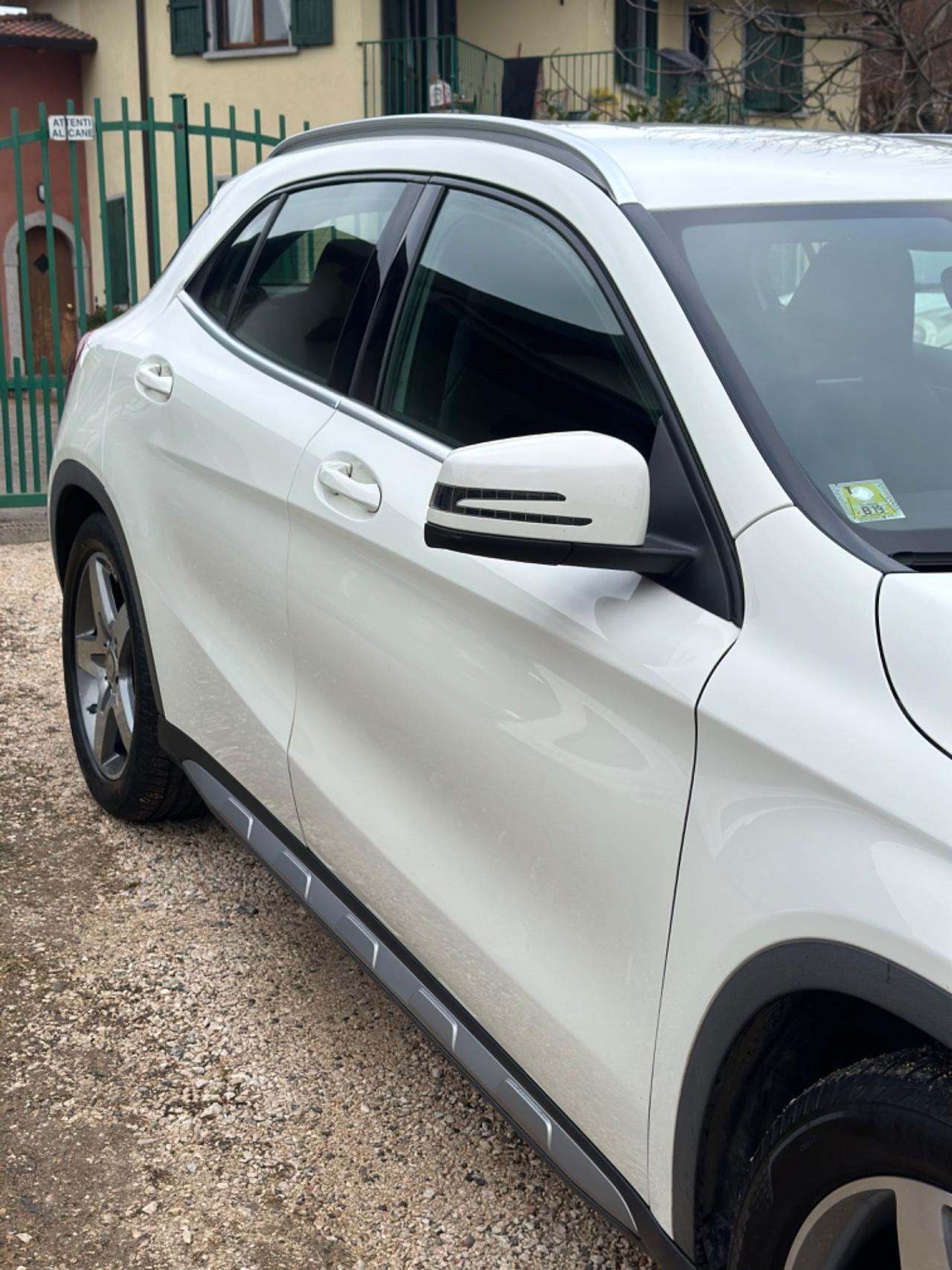 Mercedes-benz GLA 200d 4MATIC PREMIUM UNICOPR