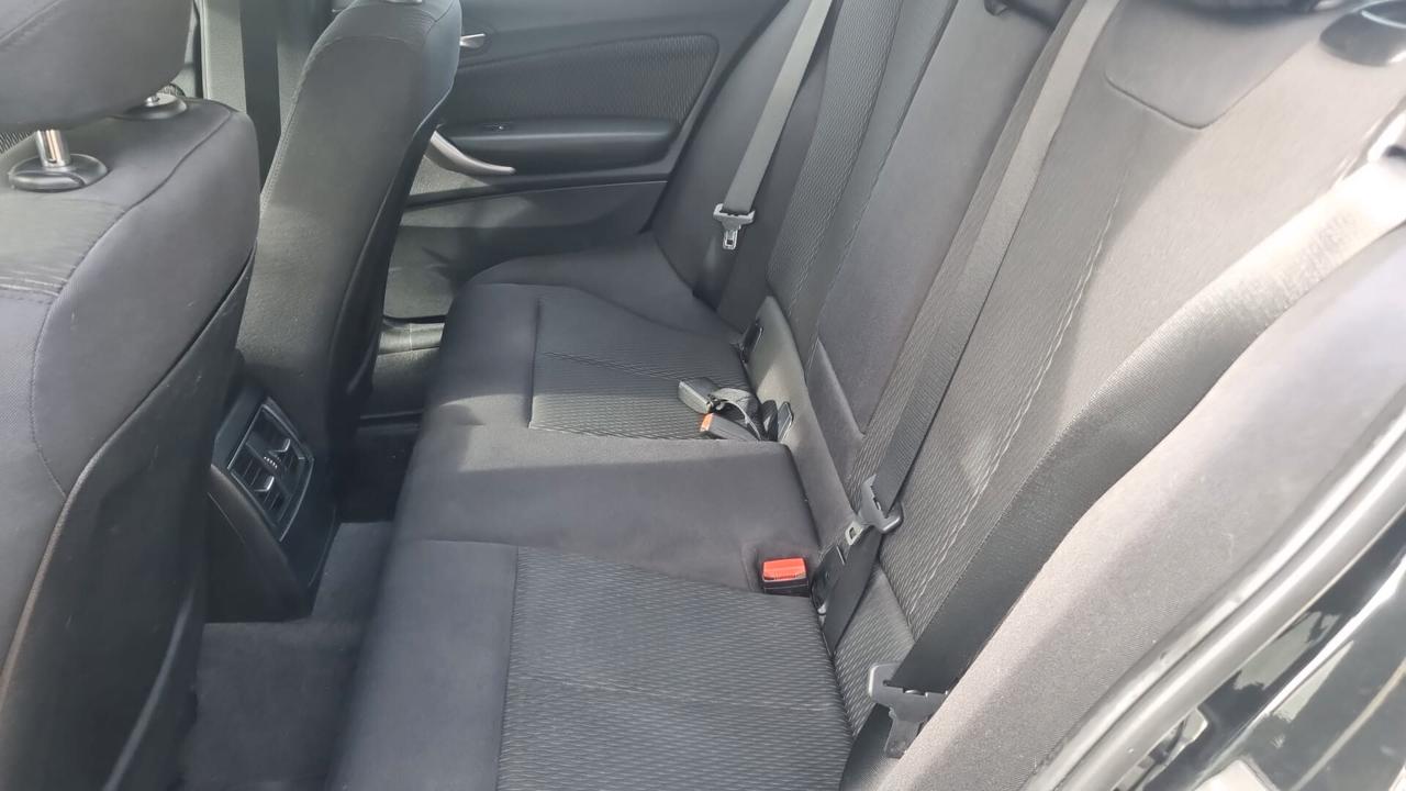 Bmw 118 118d 5p. Unique