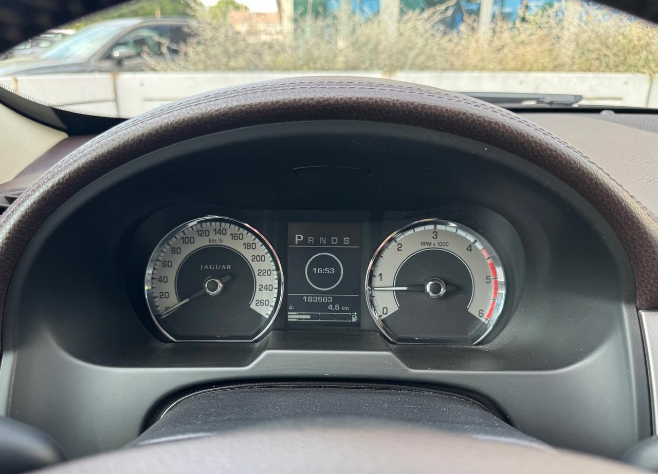 Jaguar XF 3.0 D V6 Luxury