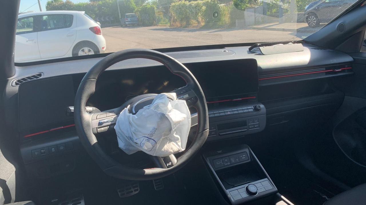 Hyundai Kona HEV 1.6 DCT NLine, incidentata!!