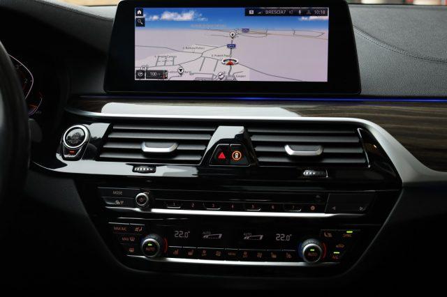 BMW 530 d xDrive 249CV Berlina Live Cockpit HeadUp Tetto